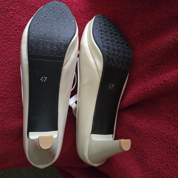 Mary Jane Pumps - Picture 4 of 4